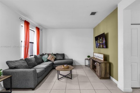 Купить таунхаус в Хомстед, Флорида 3 спальни, 137.77м2, № 2008850 - фото 6