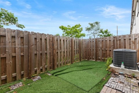 Adosado en alquiler en Miami, Florida, 3 dormitorios, 122.63 m2 № 1813863 - foto 23