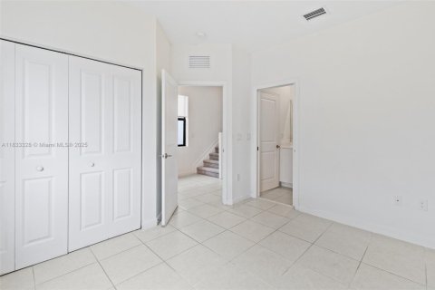 Adosado en alquiler en Miami, Florida, 3 dormitorios, 122.63 m2 № 1813863 - foto 15