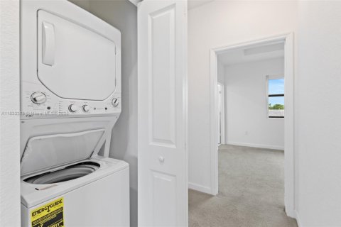 Adosado en alquiler en Miami, Florida, 3 dormitorios, 122.63 m2 № 1813863 - foto 22