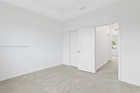 Adosado en alquiler en Miami, Florida, 3 dormitorios, 122.63 m2 № 1813863 - foto 12