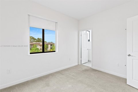 Adosado en alquiler en Miami, Florida, 3 dormitorios, 122.63 m2 № 1813863 - foto 19