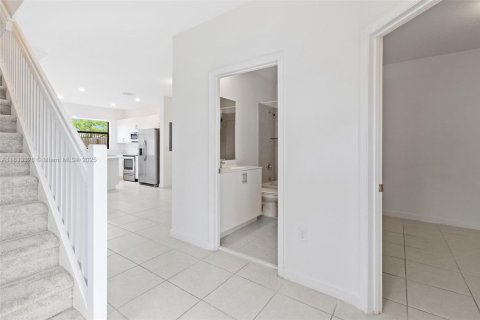 Adosado en alquiler en Miami, Florida, 3 dormitorios, 122.63 m2 № 1813863 - foto 9