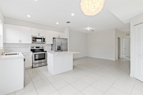 Adosado en alquiler en Miami, Florida, 3 dormitorios, 122.63 m2 № 1813863 - foto 5