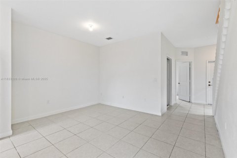 Adosado en alquiler en Miami, Florida, 3 dormitorios, 122.63 m2 № 1813863 - foto 8