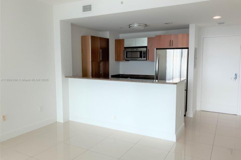 Condo in Miami, Florida, 1 bedroom  № 1887600 - photo 3