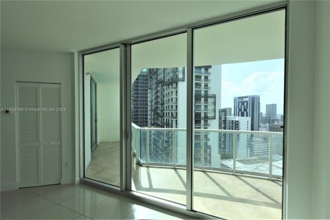 Condo in Miami, Florida, 1 bedroom  № 1887600 - photo 8