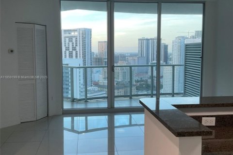 Condo in Miami, Florida, 1 bedroom  № 1887600 - photo 18
