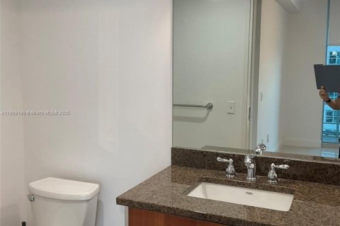 Condo in Miami, Florida, 1 bedroom  № 1887600 - photo 16