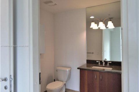 Condo in Miami, Florida, 1 bedroom  № 1887600 - photo 14