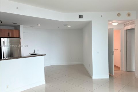 Condo in Miami, Florida, 1 bedroom  № 1887600 - photo 2