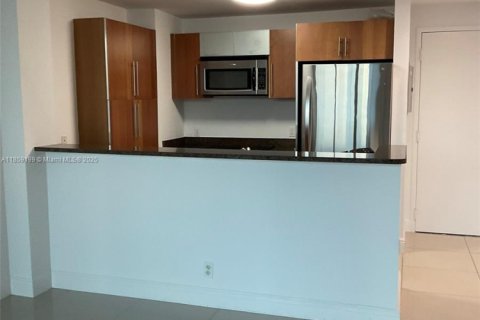 Condo in Miami, Florida, 1 bedroom  № 1887600 - photo 5