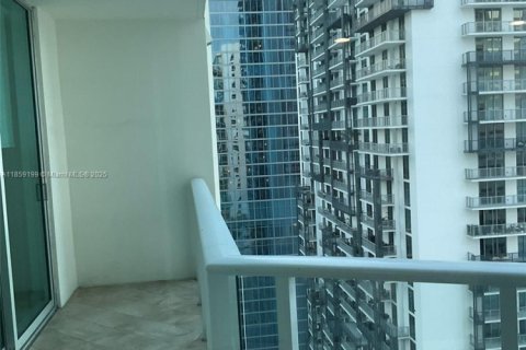 Condo in Miami, Florida, 1 bedroom  № 1887600 - photo 25