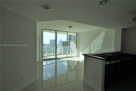 Condo in Miami, Florida, 1 bedroom  № 1887600 - photo 6