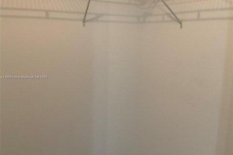 Condo in Miami, Florida, 1 bedroom  № 1887600 - photo 22
