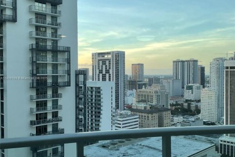 Condo in Miami, Florida, 1 bedroom  № 1887600 - photo 24