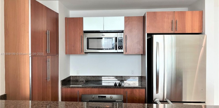 Condo in Miami, Florida, 1 bedroom № 1887600