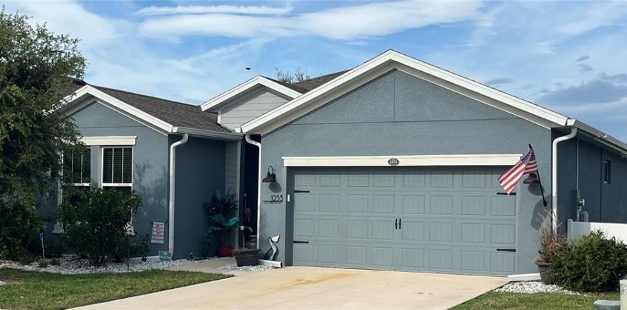 House in Spring Hill, Florida 3 bedrooms, 140.19 sq.m. № 1905284