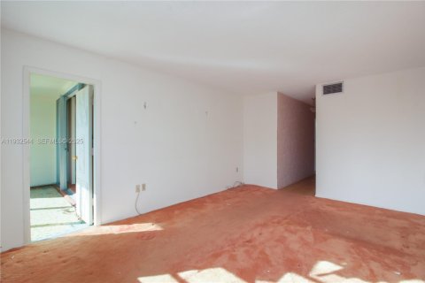 Condo in Miami, Florida, 1 bedroom  № 1991450 - photo 19