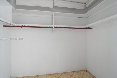 Condo in Miami, Florida, 1 bedroom  № 1991450 - photo 21