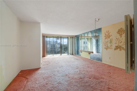 Condo in Miami, Florida, 1 bedroom  № 1991450 - photo 11