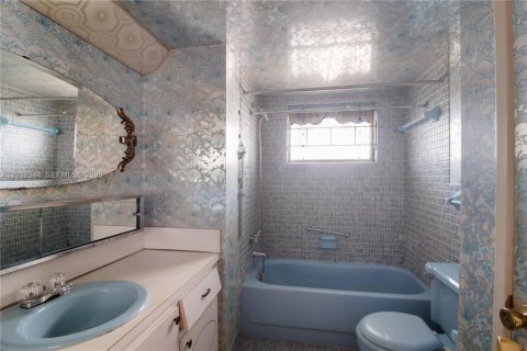 Condo in Miami, Florida, 1 bedroom  № 1991450 - photo 17