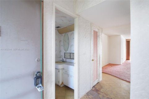 Condo in Miami, Florida, 1 bedroom  № 1991450 - photo 4