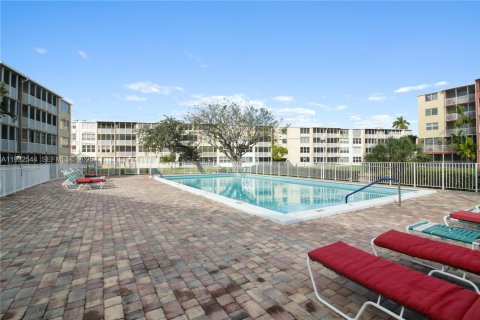 Condo in Miami, Florida, 1 bedroom  № 1991450 - photo 24