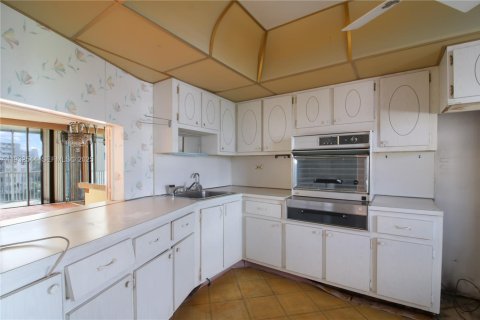 Condo in Miami, Florida, 1 bedroom  № 1991450 - photo 7