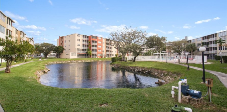 Condo in Miami, Florida, 1 bedroom  № 1991450