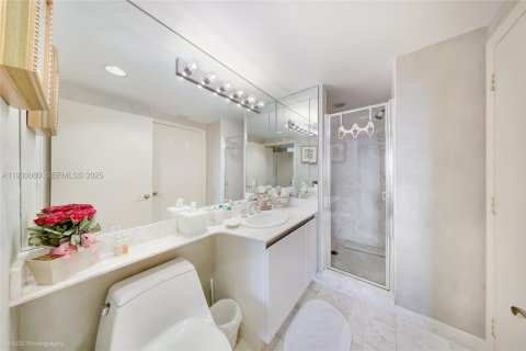 Condo in Aventura, Florida, 3 bedrooms  № 2088799 - photo 18