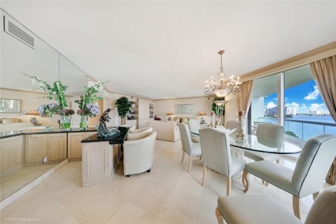 Condo in Aventura, Florida, 3 bedrooms  № 2088799 - photo 10