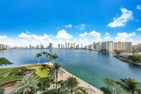 Condo in Aventura, Florida, 3 bedrooms  № 2088799 - photo 4