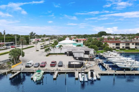 Commercial property in North Palm Beach, Florida № 2187297 - photo 3