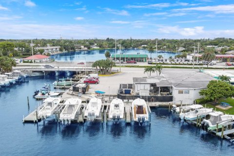 Commercial property in North Palm Beach, Florida № 2187297 - photo 4