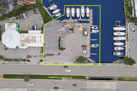 Commercial property in North Palm Beach, Florida № 2187297 - photo 2