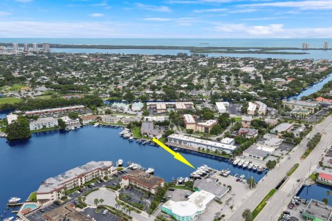 Commercial property in North Palm Beach, Florida № 2187297 - photo 9