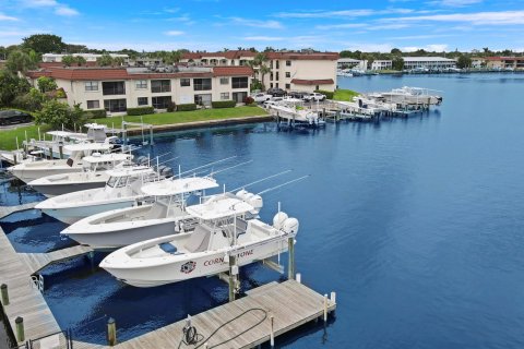 Commercial property in North Palm Beach, Florida № 2187297 - photo 5