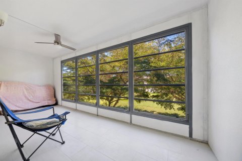Condo in Coconut Creek, Florida, 2 bedrooms  № 2146077 - photo 13