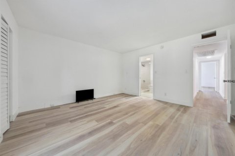 Condo in Coconut Creek, Florida, 2 bedrooms  № 2146077 - photo 15