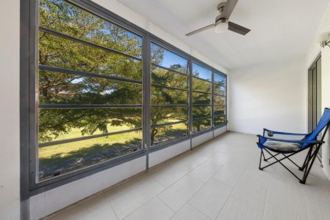 Condo in Coconut Creek, Florida, 2 bedrooms  № 2146077 - photo 12