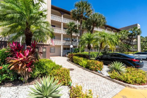 Condo in Coconut Creek, Florida, 2 bedrooms  № 2146077 - photo 3
