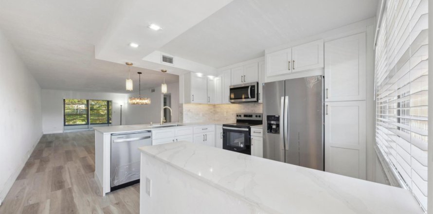 Condo in Coconut Creek, Florida, 2 bedrooms  № 2146077