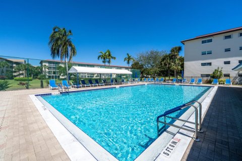 Condo in Coconut Creek, Florida, 2 bedrooms  № 2146077 - photo 25