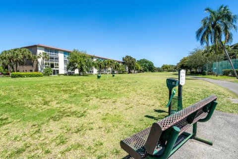 Condo in Coconut Creek, Florida, 2 bedrooms  № 2146077 - photo 28