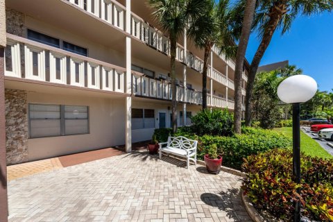 Condo in Coconut Creek, Florida, 2 bedrooms  № 2146077 - photo 4