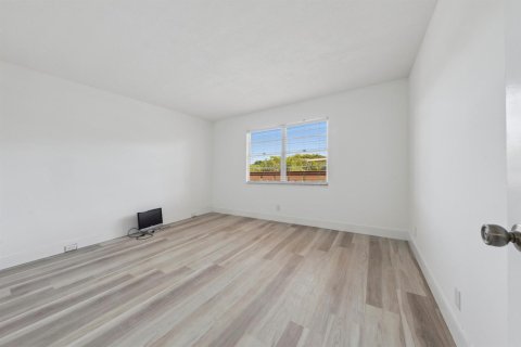 Condo in Coconut Creek, Florida, 2 bedrooms  № 2146077 - photo 19
