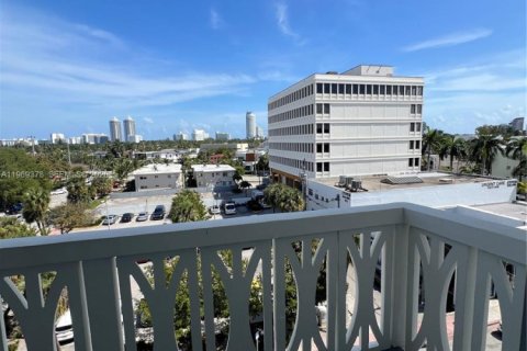 Condo in Miami Beach, Florida, 1 bedroom  № 2030198 - photo 4