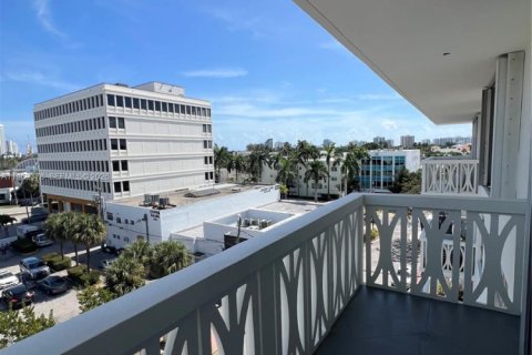 Condo in Miami Beach, Florida, 1 bedroom  № 2030198 - photo 5