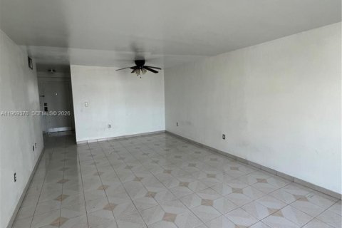 Condo in Miami Beach, Florida, 1 bedroom  № 2030198 - photo 15